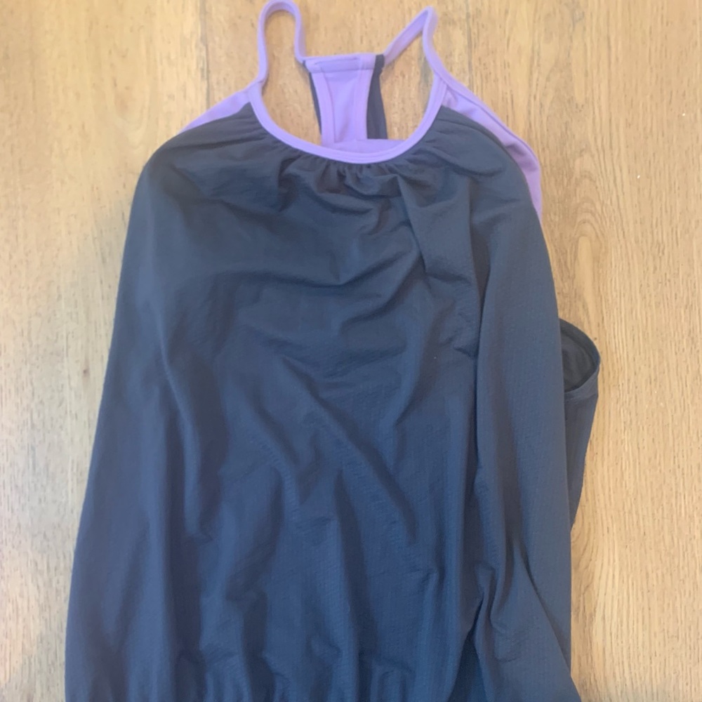 This is a size 6 lululemon tank top with a built in sports bra.